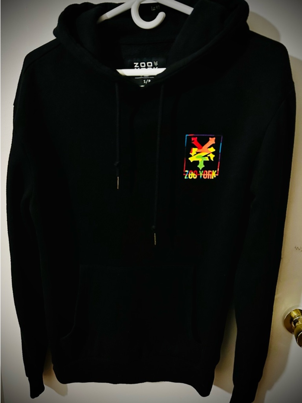 Zoo York Black Hoodie with Vibrant Multicolor Camo Back Print - Picture 2 of 2